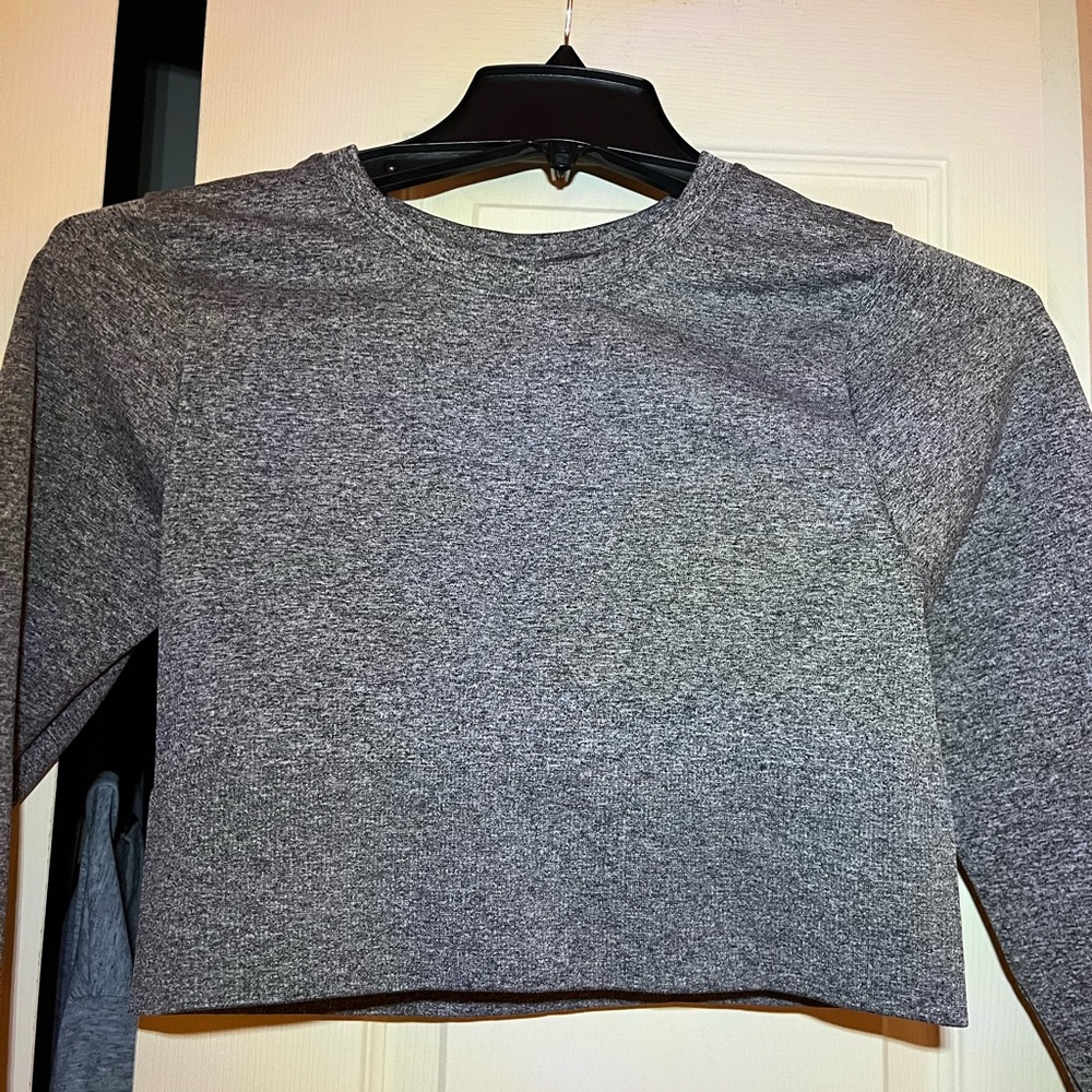 PINK Victoria's Secret Heather Gray Cropped Long Sleeve Top
